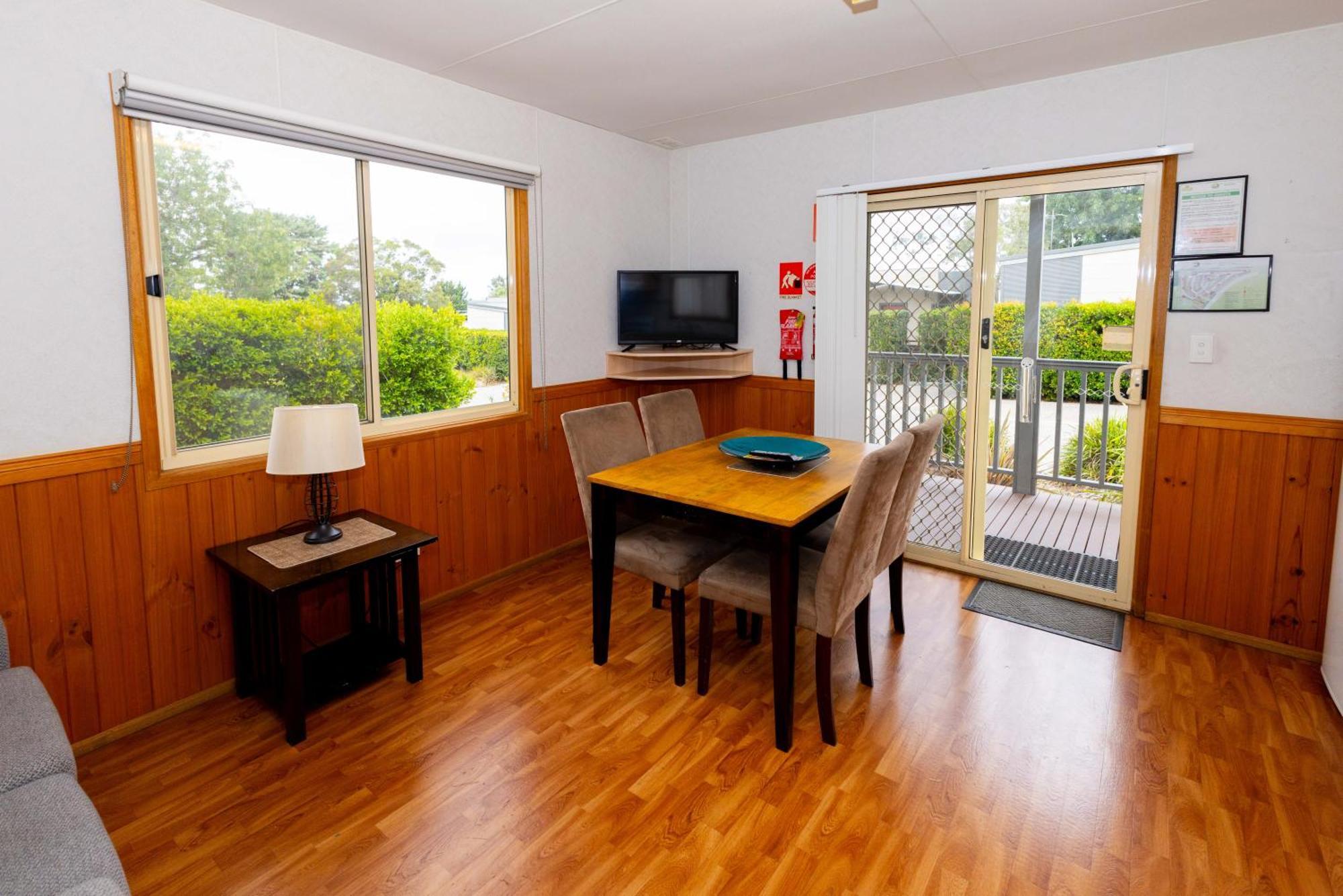 Airport Tourist Village Melbourne Phòng bức ảnh